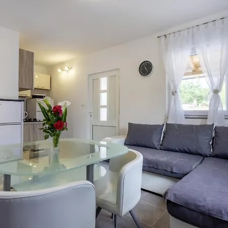 Nina In Peroj - Haus Fuer 6 Personen * Fažana