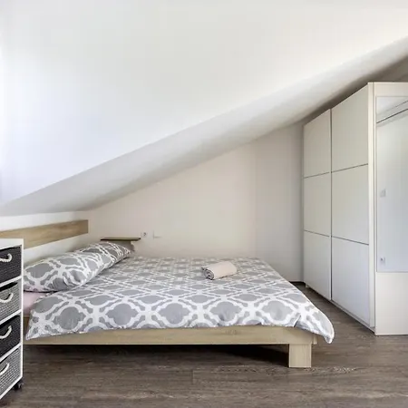 Nina In Peroj - Haus Fuer 6 Personen Holiday home