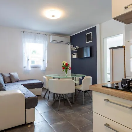 Holiday home Nina In Peroj - Haus Fuer 6 Personen *
