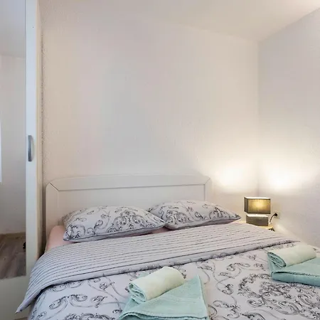 Nina In Peroj - Haus Fuer 6 Personen