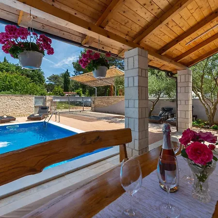 Holiday home Nina In Peroj - Haus Fuer 6 Personen