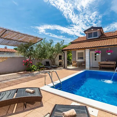 Holiday home Nina In Peroj - Haus Fuer 6 Personen Fazana